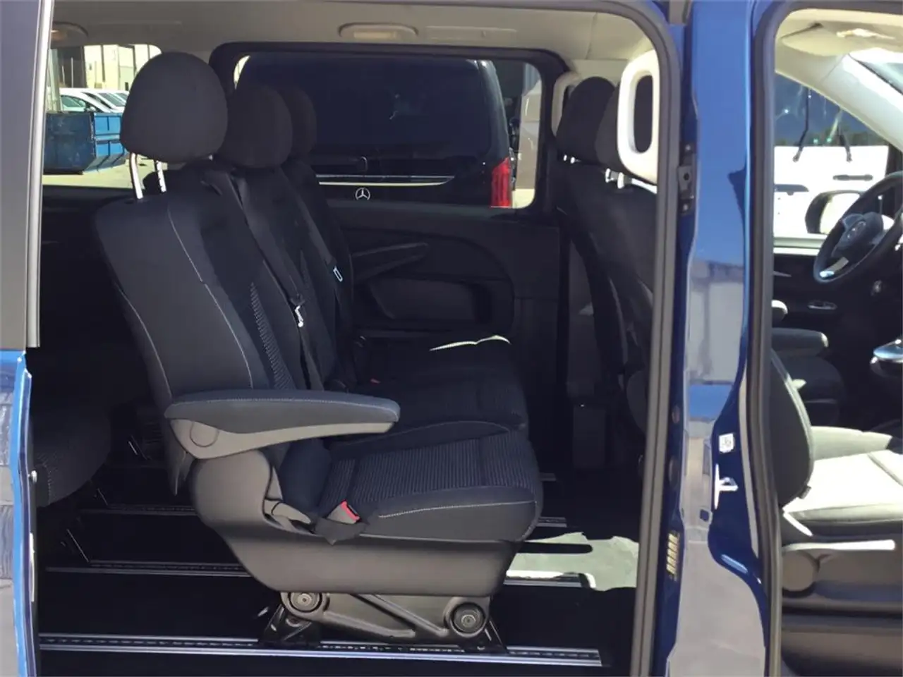 Mercedes-Benz V 220 d Compacto — معرض صور السيارة 14