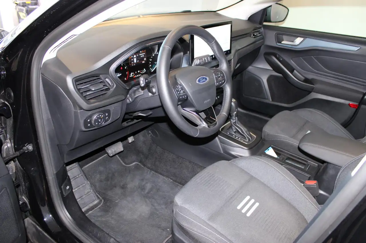 Ford Focus Turnier 1.0 Active 155 PS PANORAMA WINTERPACK — Vehicle gallery 7