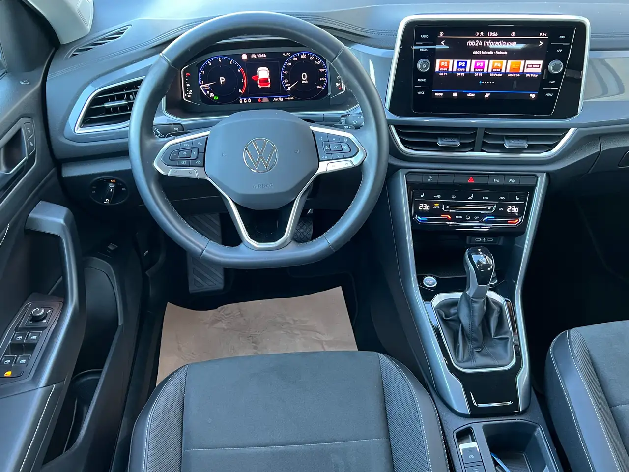 Volkswagen T-Roc Style — Galería del vehículo 8