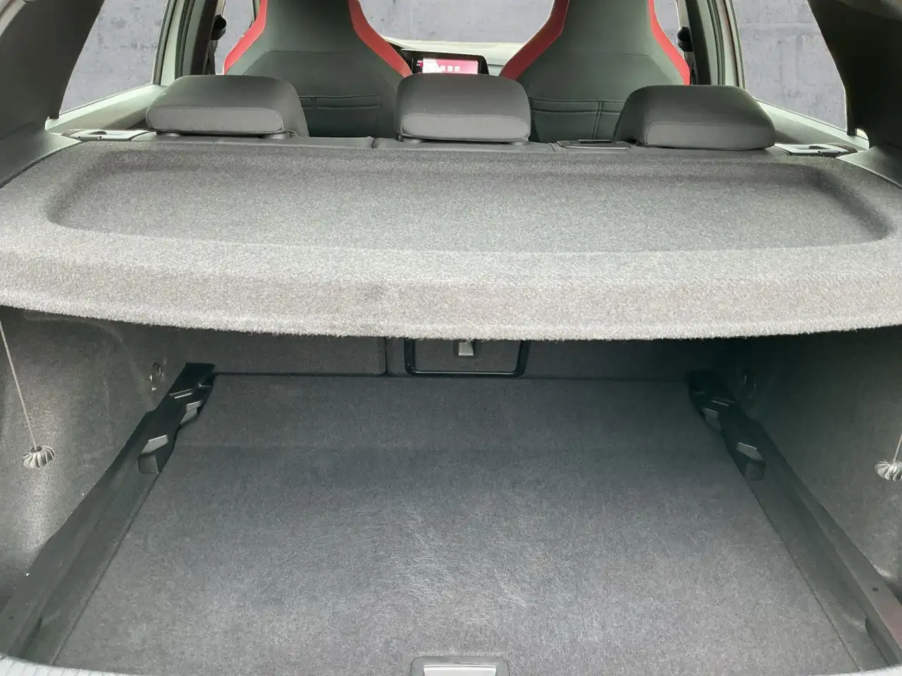 Volkswagen Golf GTI Golf VIII GTI 2.0TSI DSG LEDplus+APP+ACC+SHZ+PDC — Galería del vehículo 14