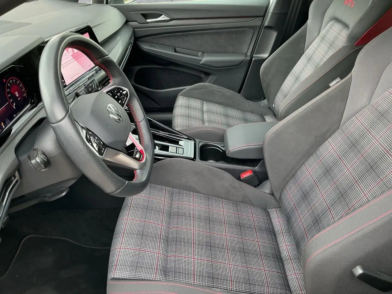 Volkswagen Golf GTI Golf VIII GTI 2.0TSI DSG LEDplus+APP+ACC+SHZ+PDC — Galería del vehículo 12
