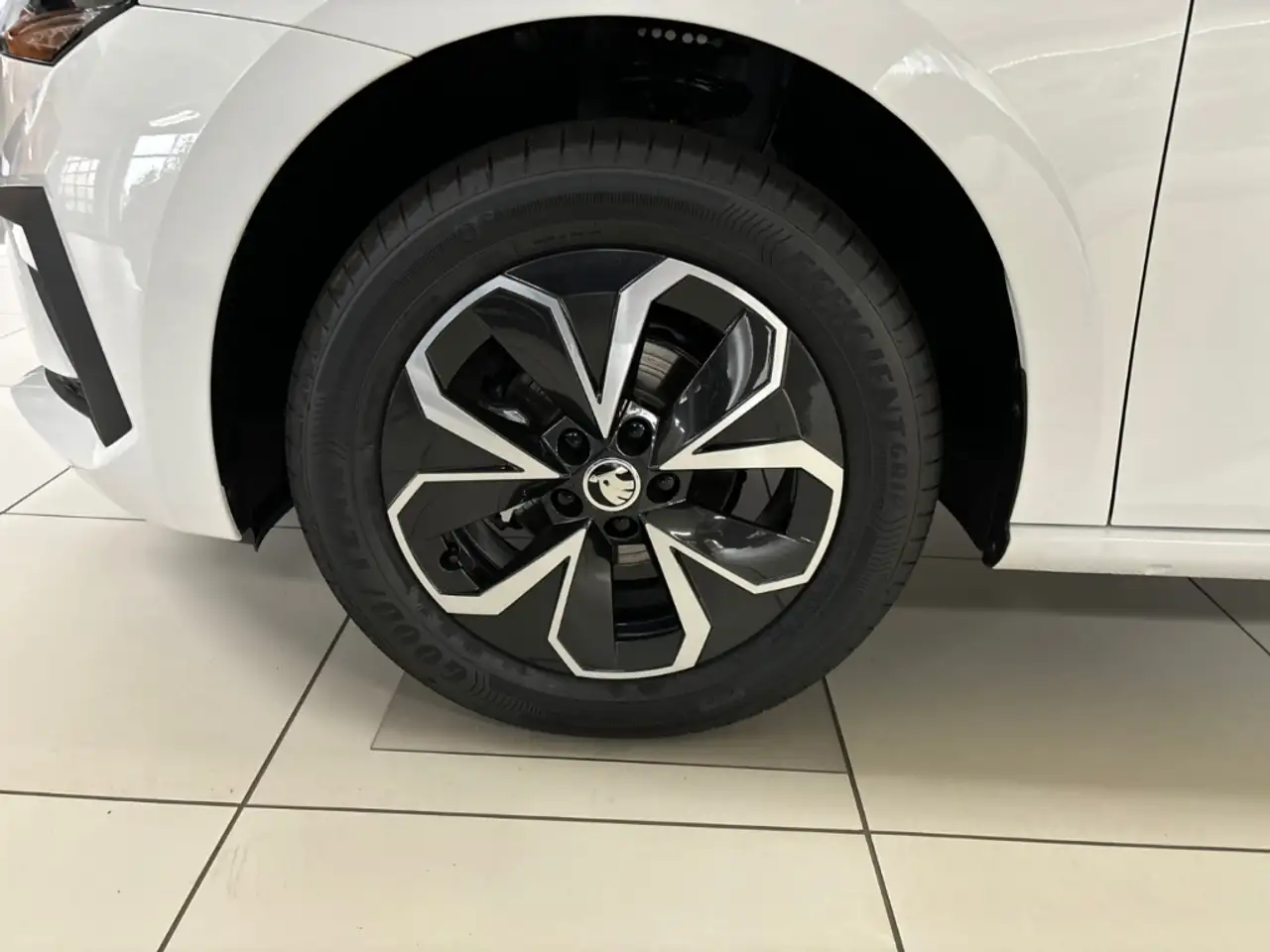 Skoda Scala 1.0 TSI 70kW Selection 5-Gang-Schaltgetr., LED, Wi — معرض صور السيارة 8
