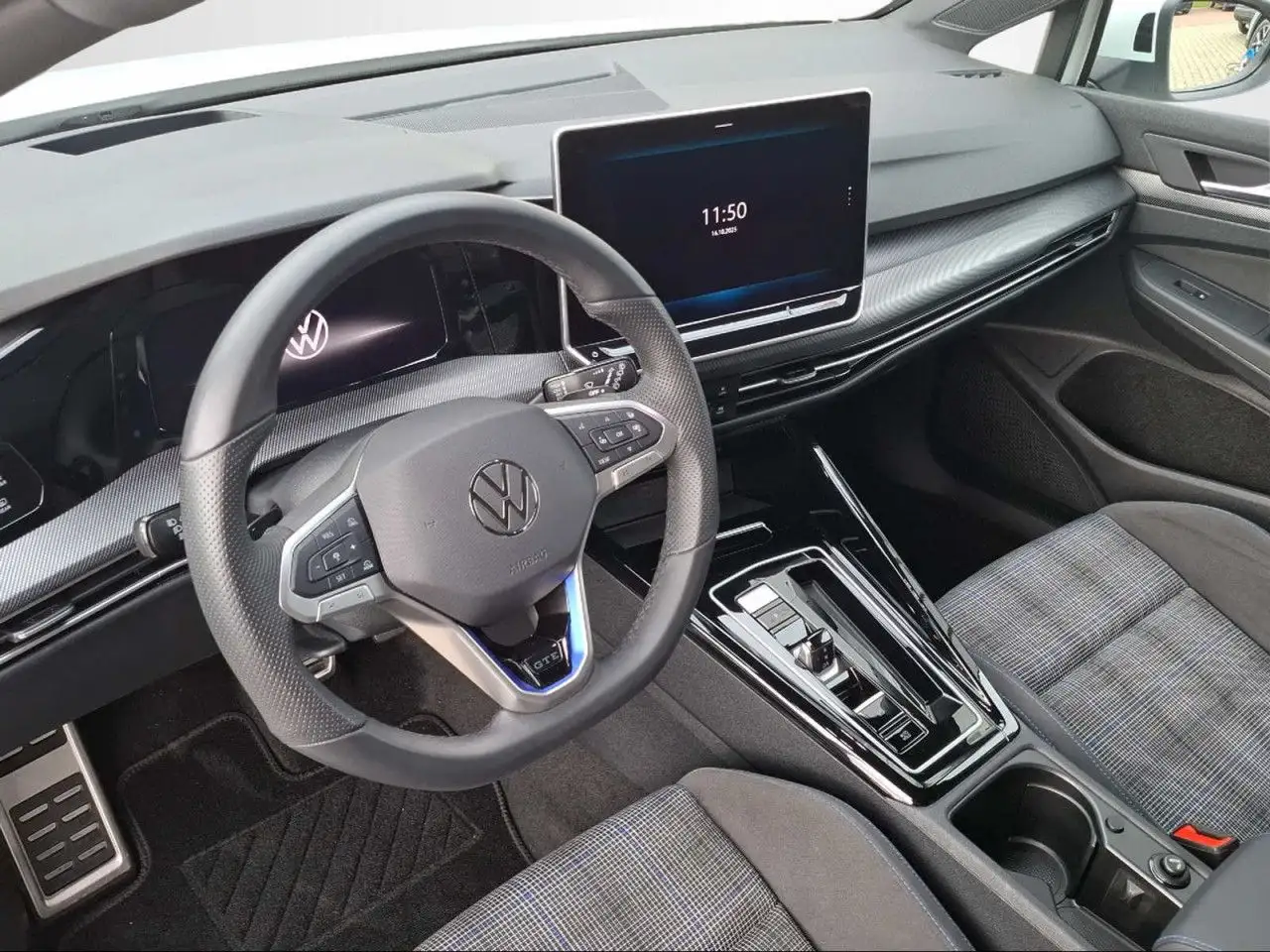 Volkswagen Golf VIII GTE 1.5 TSI DSG IQ.LIGHT+360+AZV+DCC+HUD — معرض صور السيارة 8