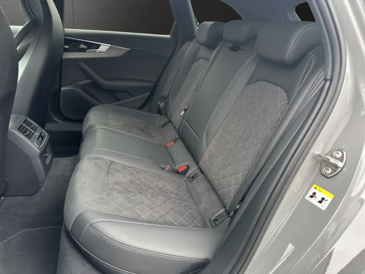 Audi RS4 Avant tiptr. qu. MATRIX+RS DYNAMIC+360° — Galería del vehículo 11