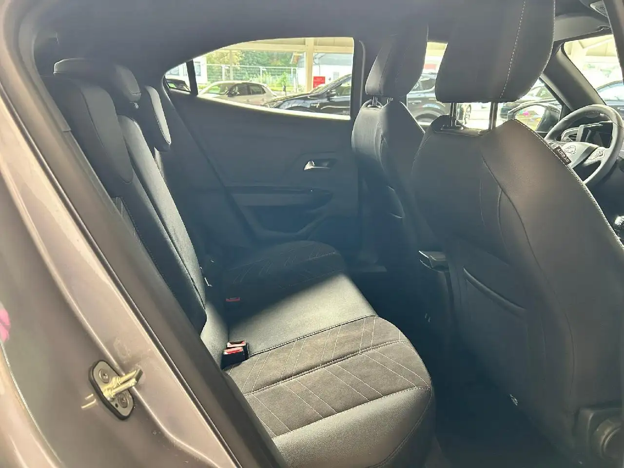 Opel Mokka Ultimate Winterp. Carplay PDC — Vehicle gallery 11