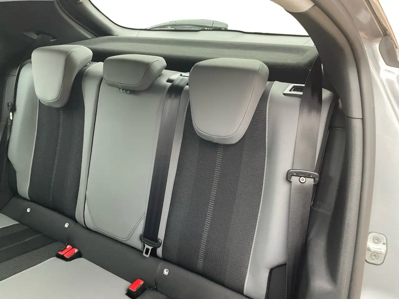 Opel Mokka 1.2 Turbo Elegance mit nur 8.012 Kilometer! — معرض صور السيارة 15