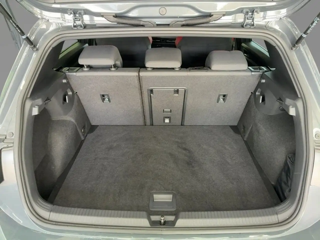 Volkswagen Golf GTI Golf VIII GTI 2.0 TSI DSG LEDPlus NAV H&K APP — Vehicle gallery 12