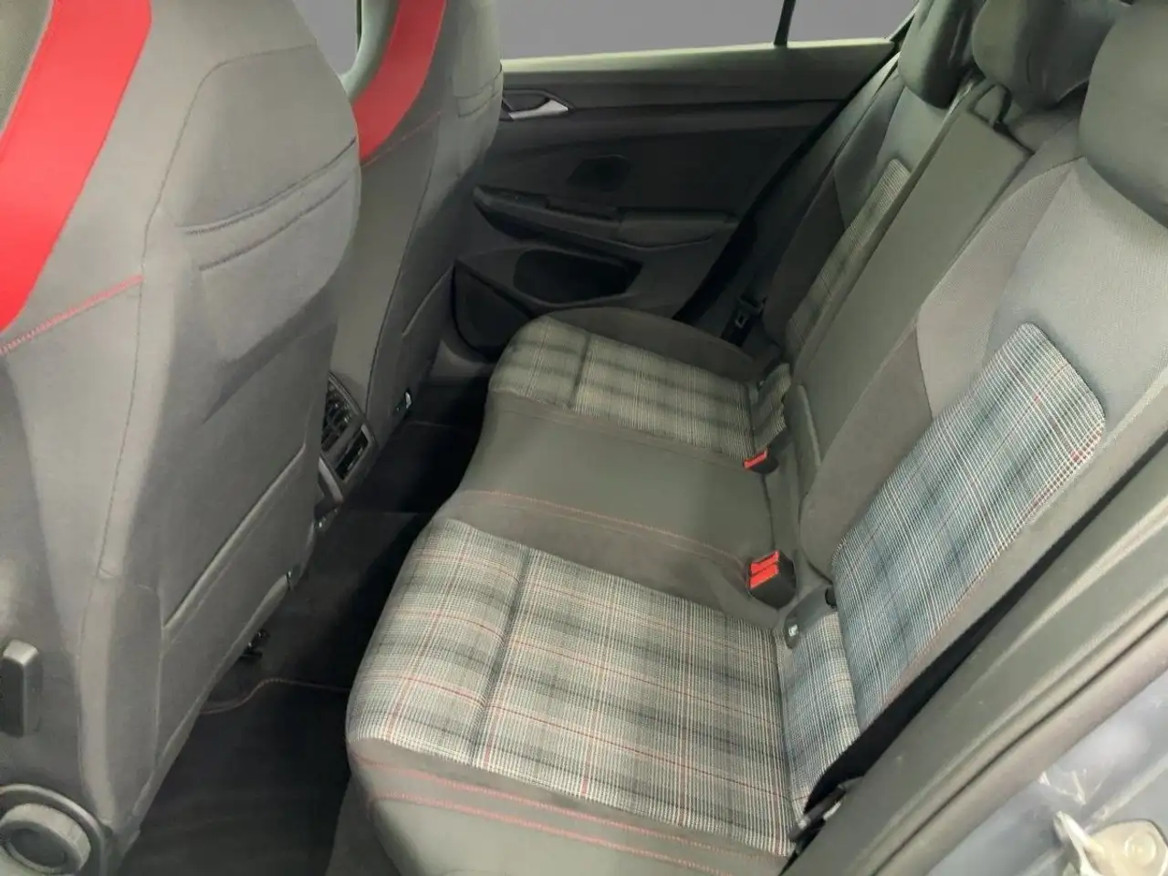Volkswagen Golf GTI Golf VIII GTI 2.0 TSI DSG LEDPlus NAV H&K APP — Vehicle gallery 7