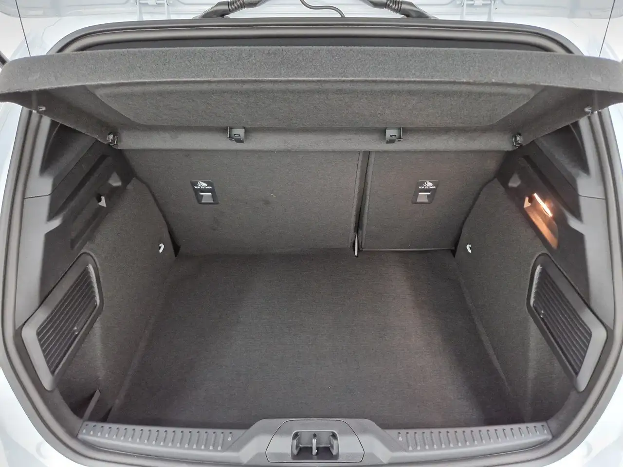Ford Focus 1.0 MHEV ST-Line "Winter-Paket" — معرض صور السيارة 10