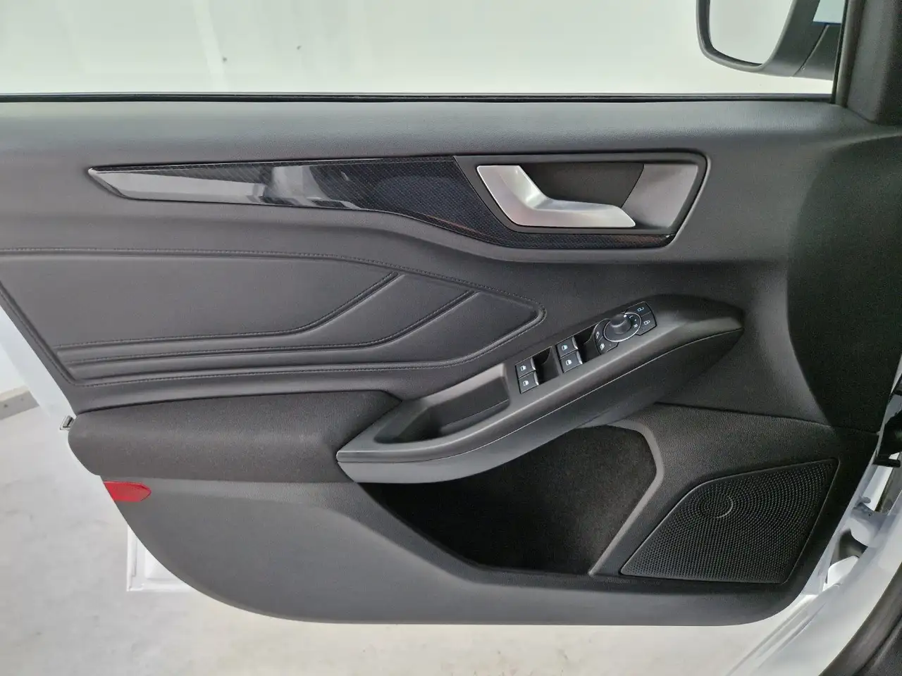Ford Focus 1.0 MHEV ST-Line "Winter-Paket" — معرض صور السيارة 35
