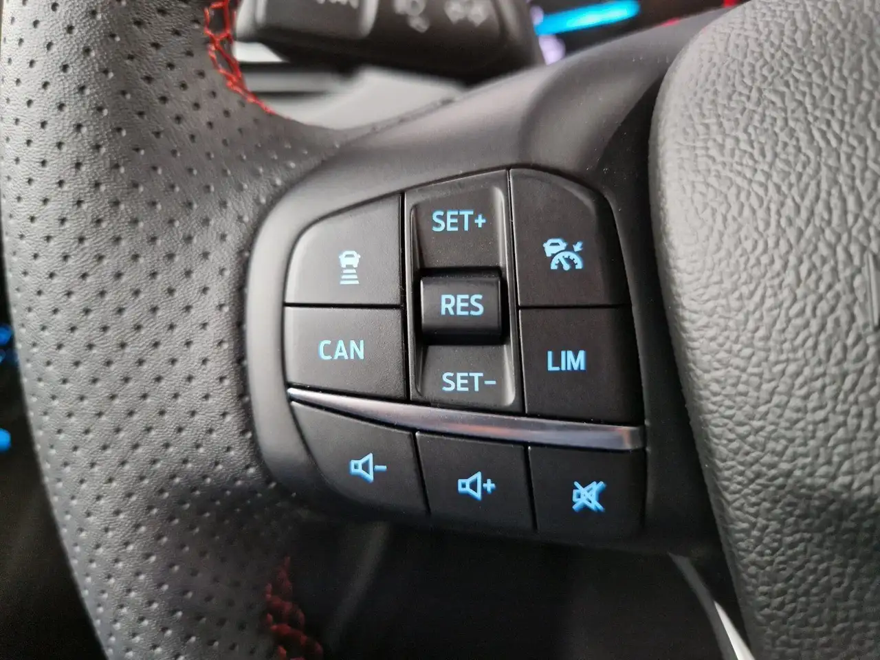 Ford Focus 1.0 MHEV ST-Line "Winter-Paket" — معرض صور السيارة 33
