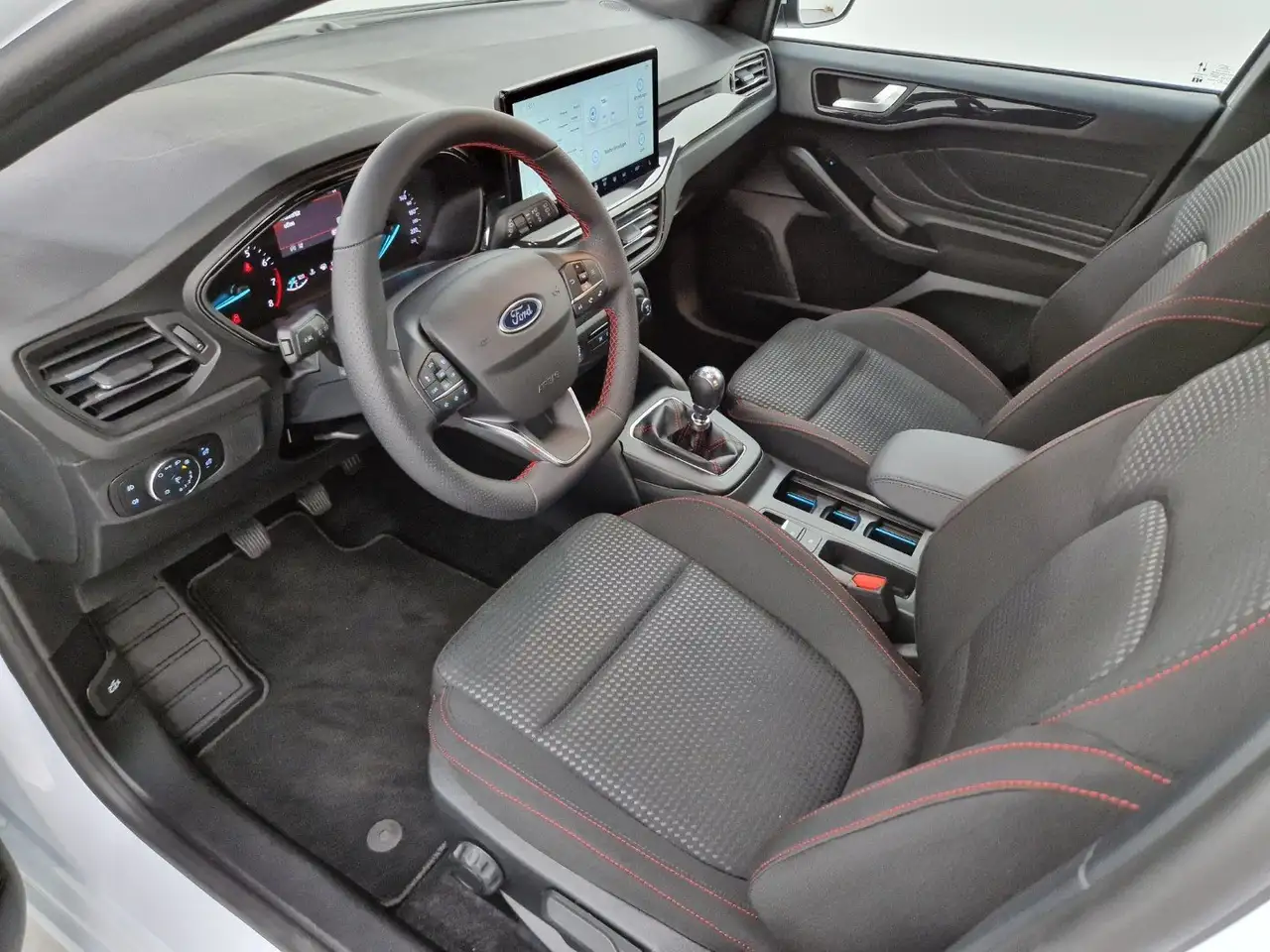 Ford Focus 1.0 MHEV ST-Line "Winter-Paket" — معرض صور السيارة 36