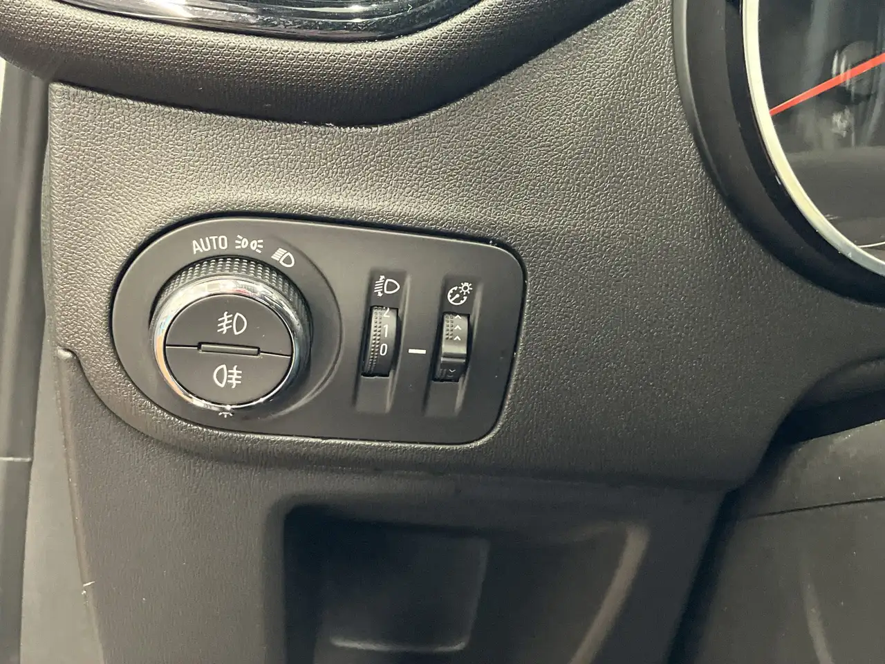 Opel Crossland 1.2 Turbo Elegance LED+Navi+Kamera — Vehicle gallery 21