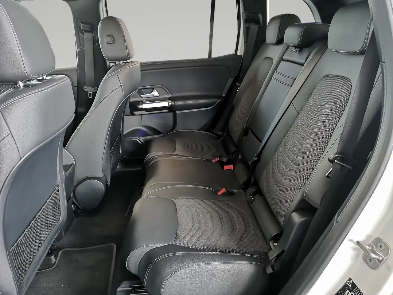 Mercedes-Benz EQB 300 4M Progressive ADVANCED+PANO-SD+AHK+SMAR — Galería del vehículo 14