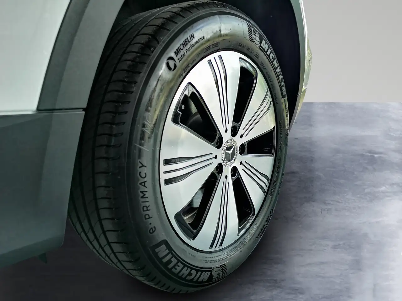 Mercedes-Benz EQB 300 4M Progressive ADVANCED+PANO-SD+AHK+SMAR — Galería del vehículo 11