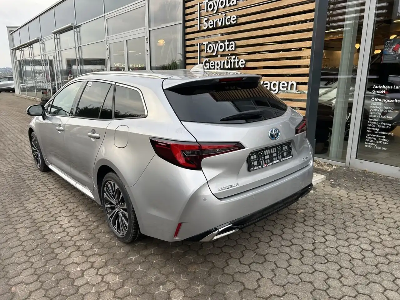 Toyota Corolla 1.8 Hybrid Touring Sports Team Deutschland — Vehicle gallery 2