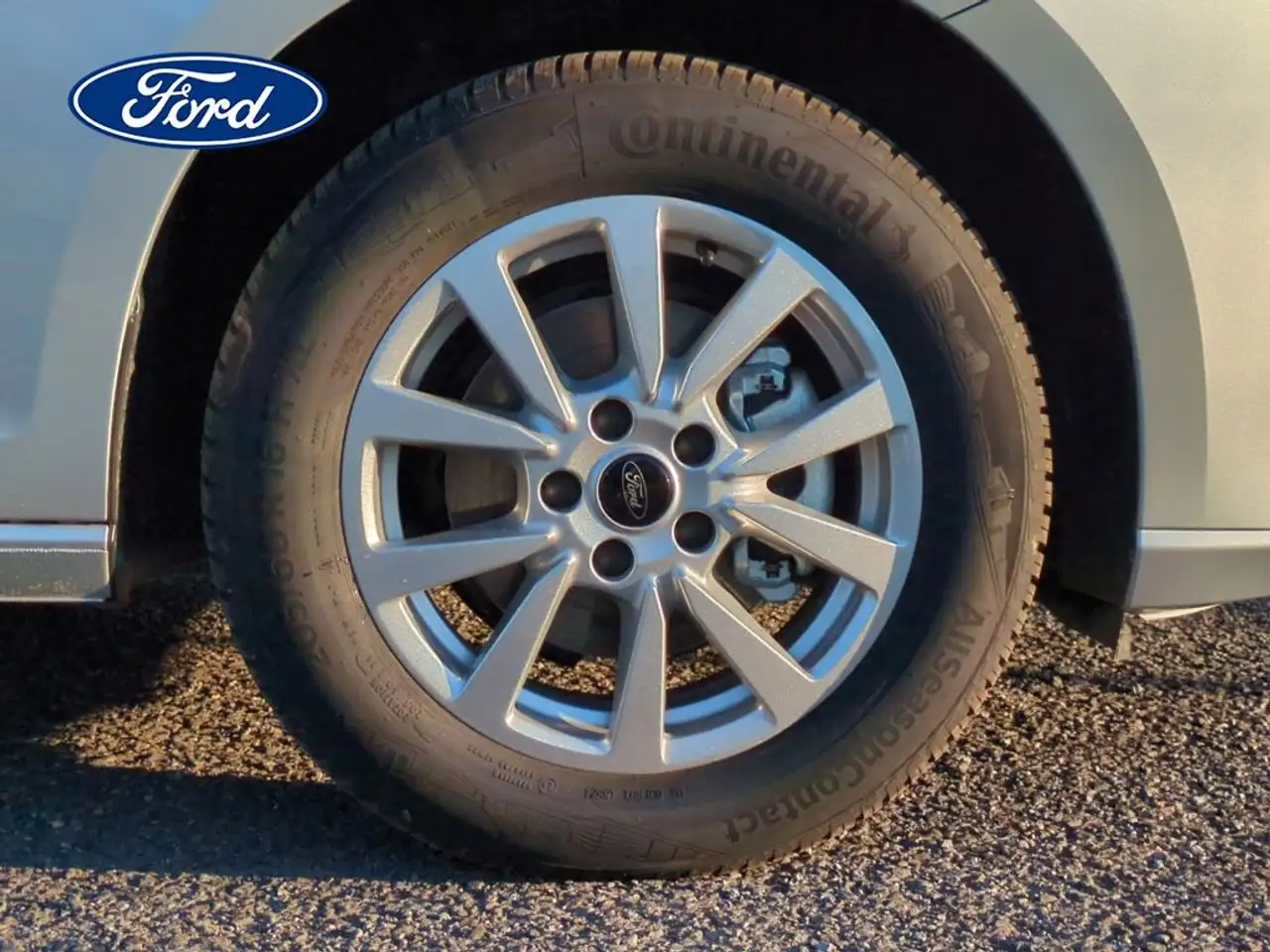 Ford Tourneo Connect 2.0 Ecoblue SWB L1 Trend 102 — Vehicle gallery 10