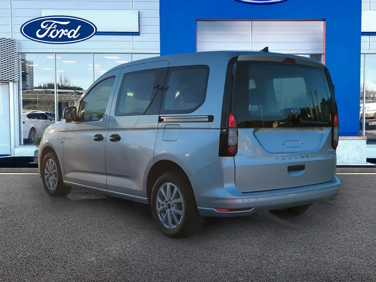Ford Tourneo Connect 2.0 Ecoblue SWB L1 Trend 102 — Vehicle gallery 6