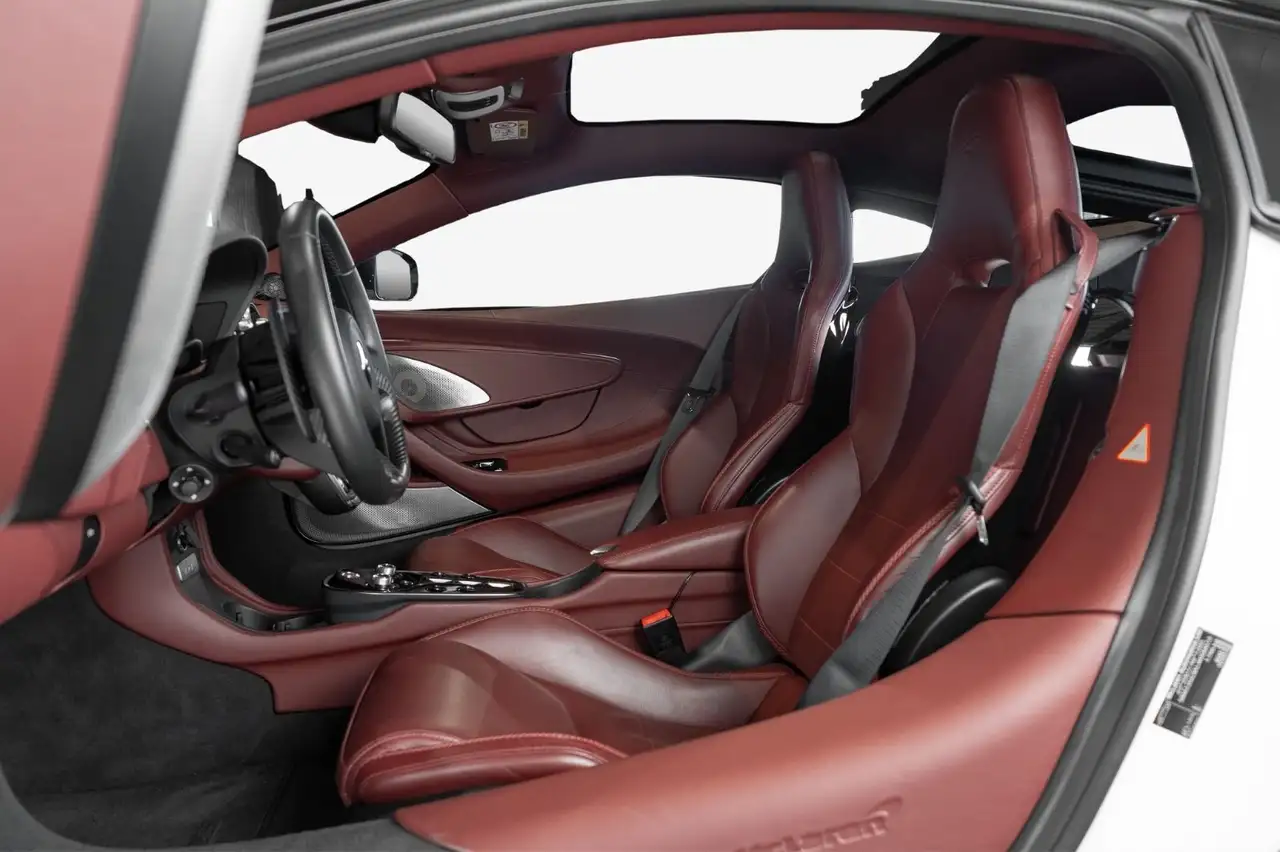 McLaren GT °B&W°KAM°PANO°KEY°LED° — Galería del vehículo 5