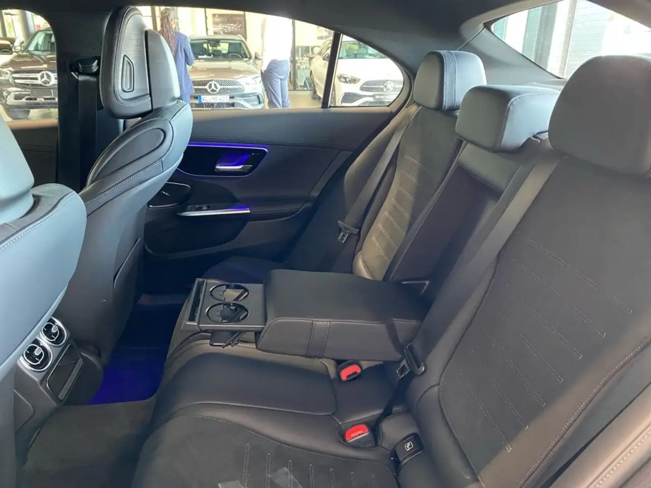 Mercedes-Benz C 300 AMG PDC SpurH LED Navi AUT 360 KlimaA — معرض صور السيارة 20