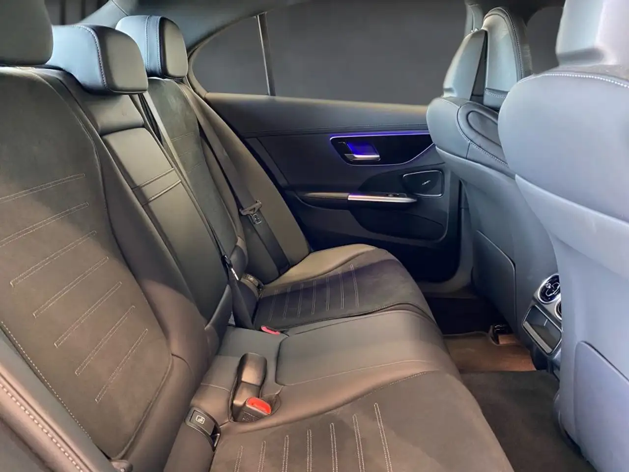 Mercedes-Benz C 300 AMG PDC SpurH LED Navi AUT 360 KlimaA — معرض صور السيارة 10