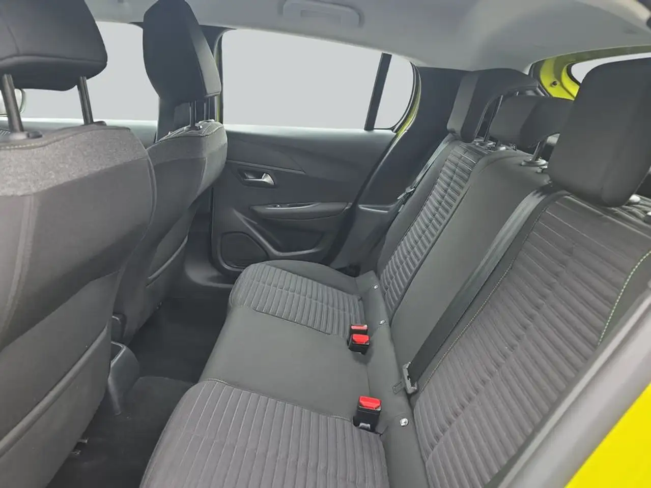 Peugeot 208 PureTech 75 Active — Vehicle gallery 11