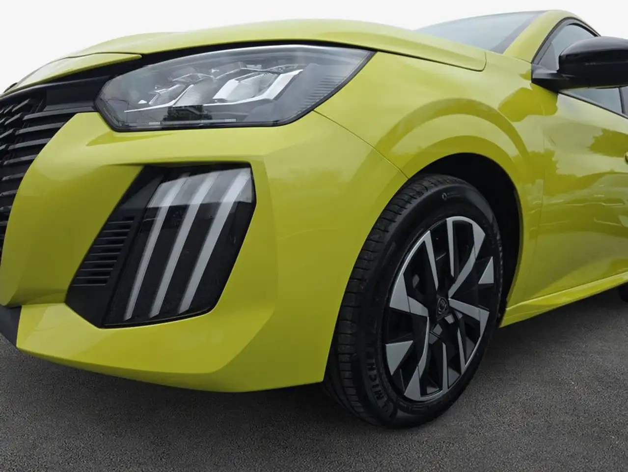 Peugeot 208 PureTech 75 Active — Vehicle gallery 6