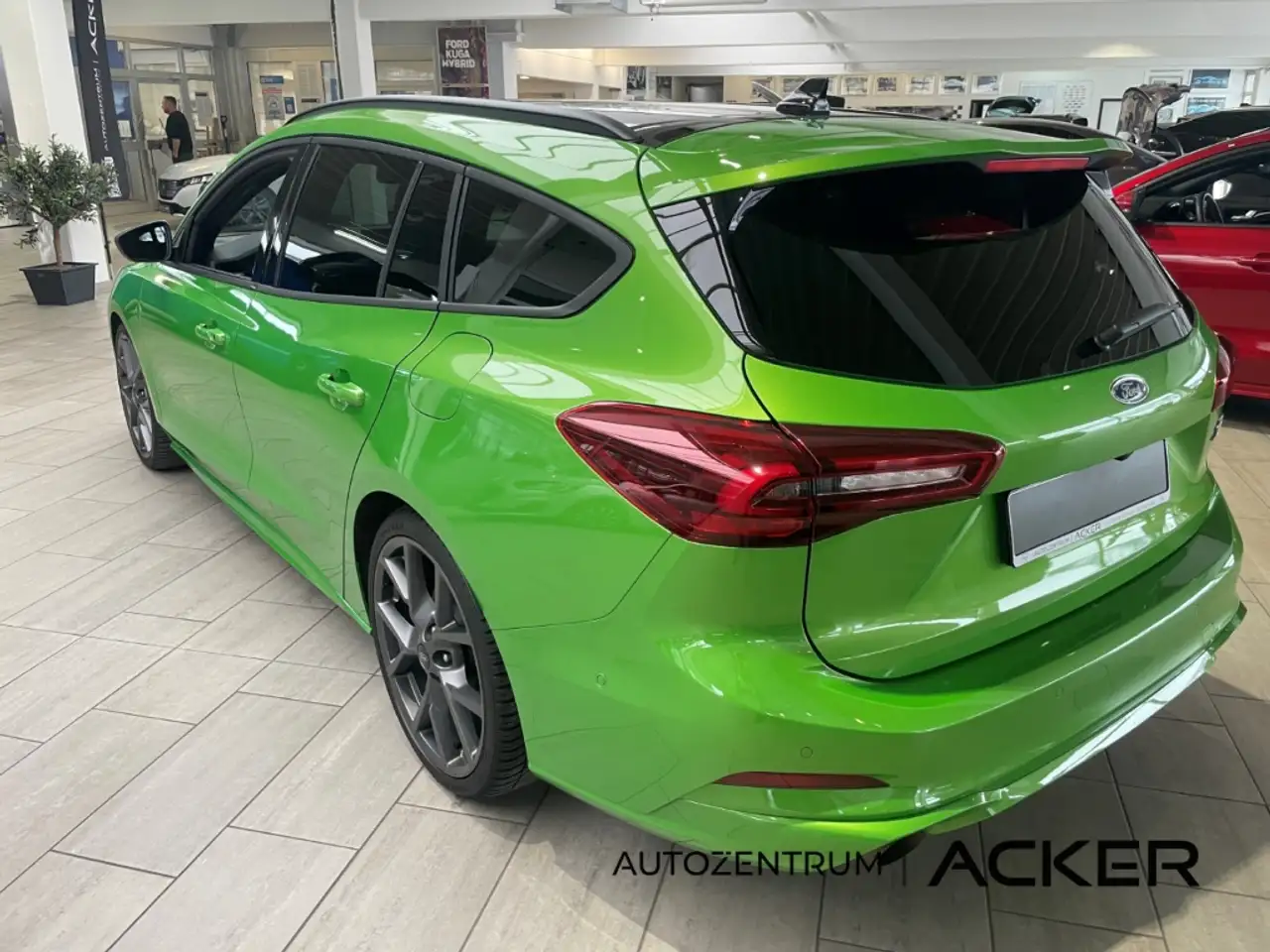 Ford Focus ST X Turnier 2.3 AT Pano/aAHK/ACC -40%* — Galería del vehículo 12