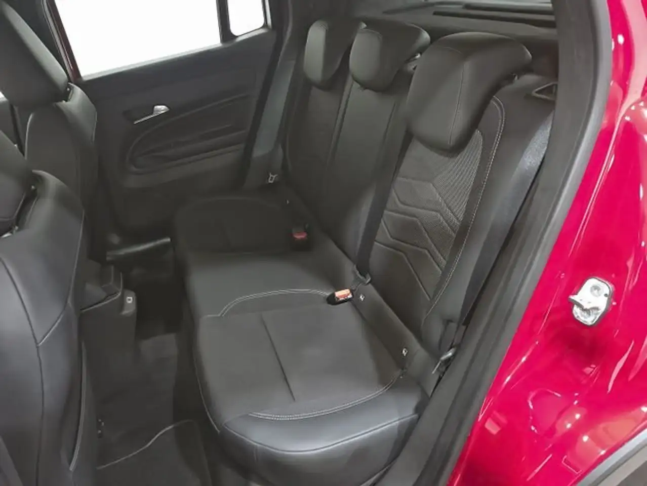 Jeep Avenger 1.2 Altitude 74KW — معرض صور السيارة 9