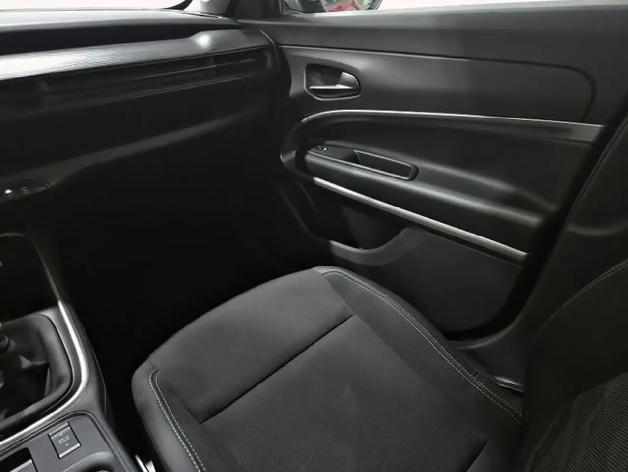 Jeep Avenger 1.2 Altitude 74KW — معرض صور السيارة 29