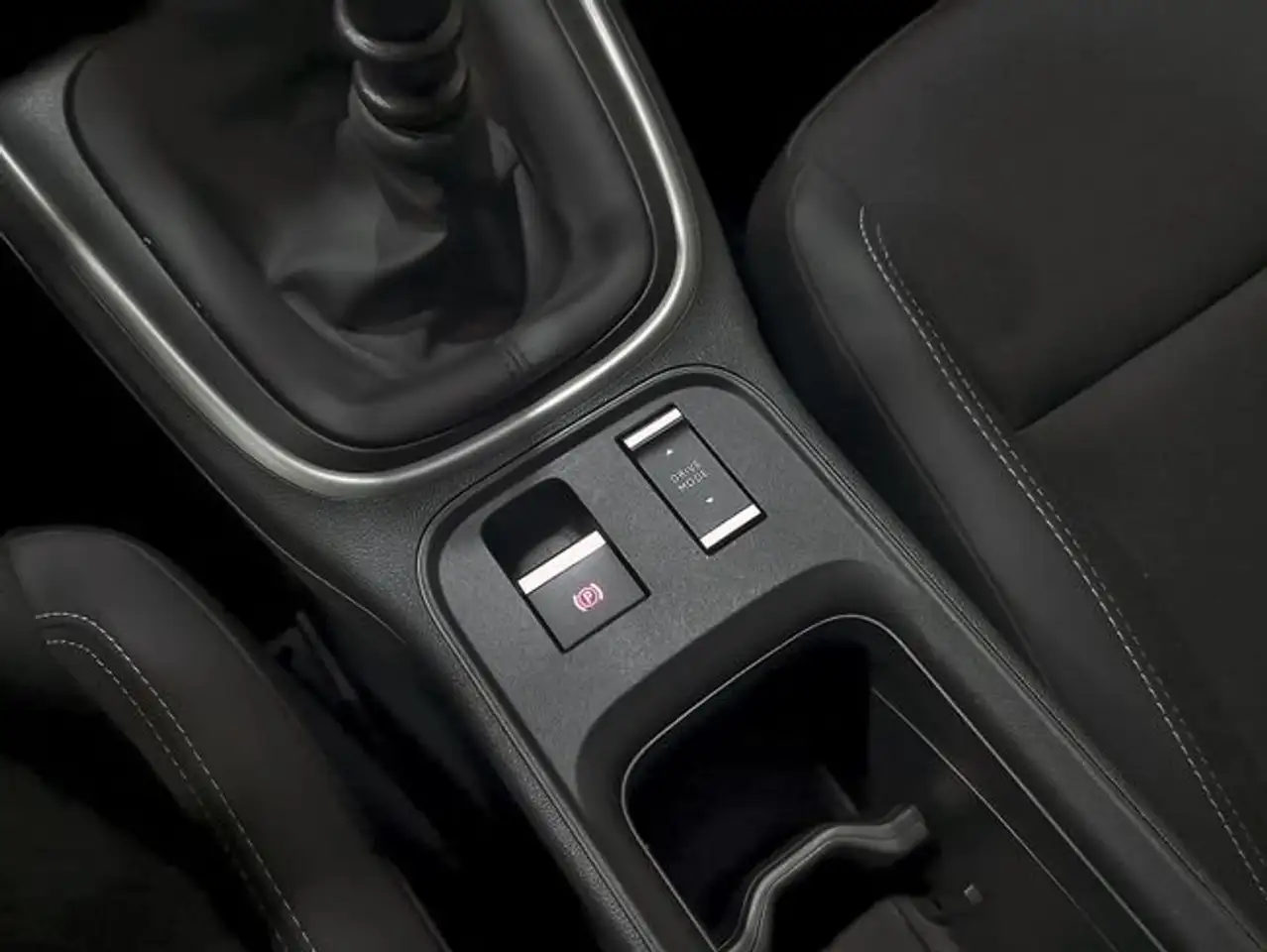 Jeep Avenger 1.2 Altitude 74KW — معرض صور السيارة 27