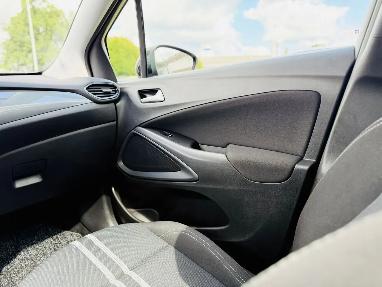 Opel Crossland X 1,2 T ELEG., Navi, Panod, LED, RFK, PTS, Tot, Spur — Galería del vehículo 14