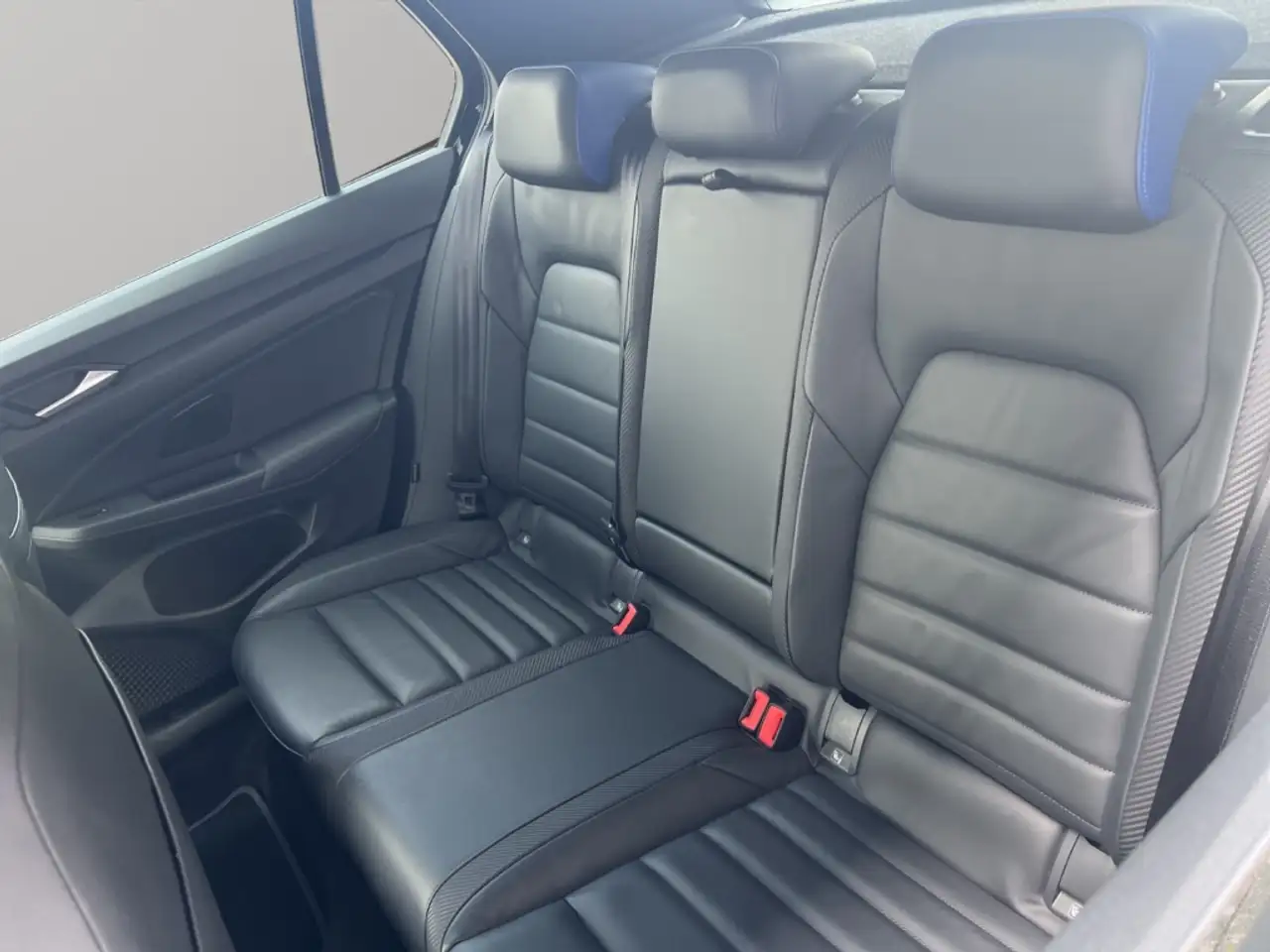 Volkswagen Golf R Black Edition RFK,ACC,NAVI,IQ-Light — Galería del vehículo 12