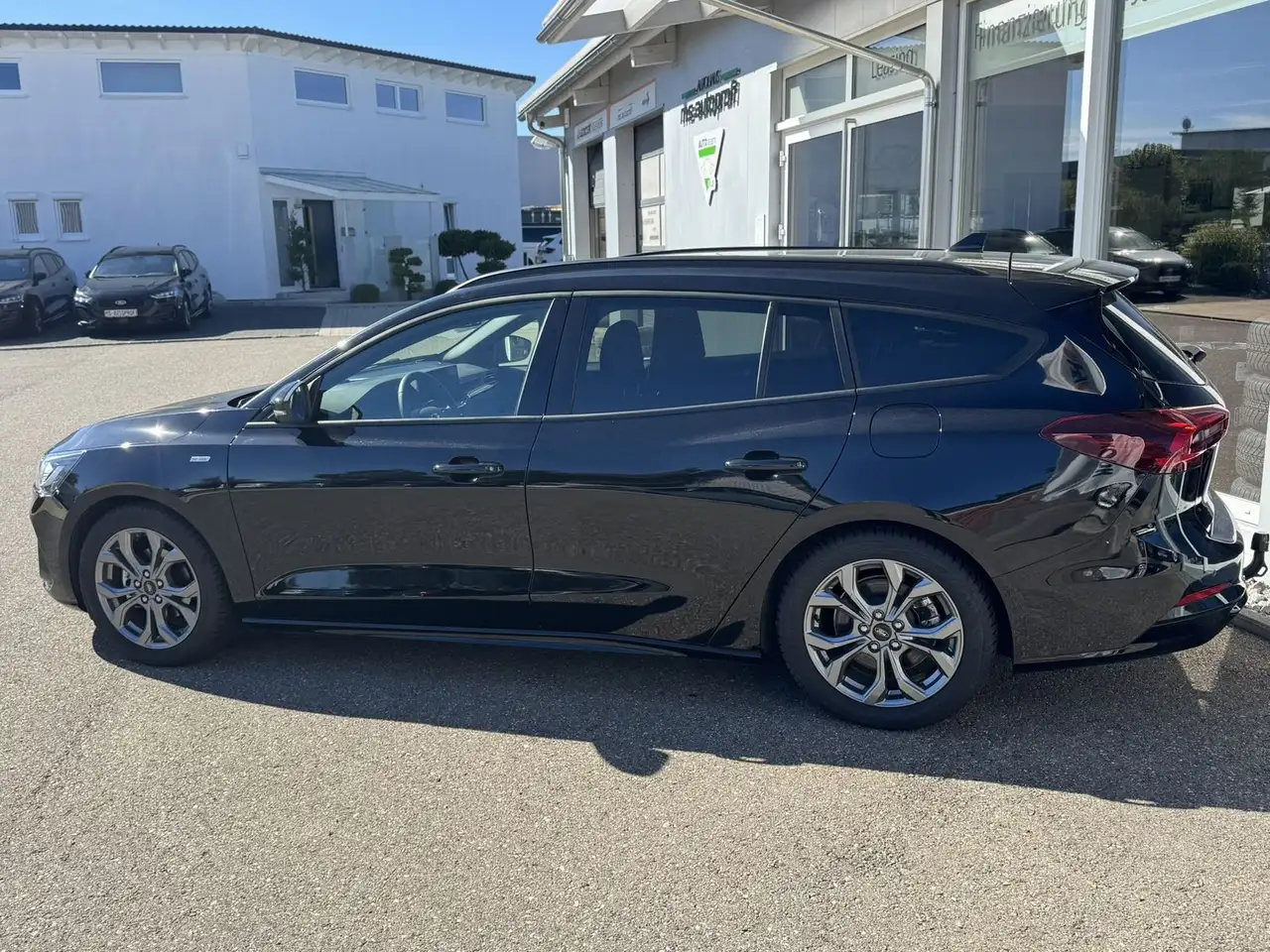 Ford Focus ST-Line X 1.0 Bhzb. Frontscheibe AHK CarPl — معرض صور السيارة 6