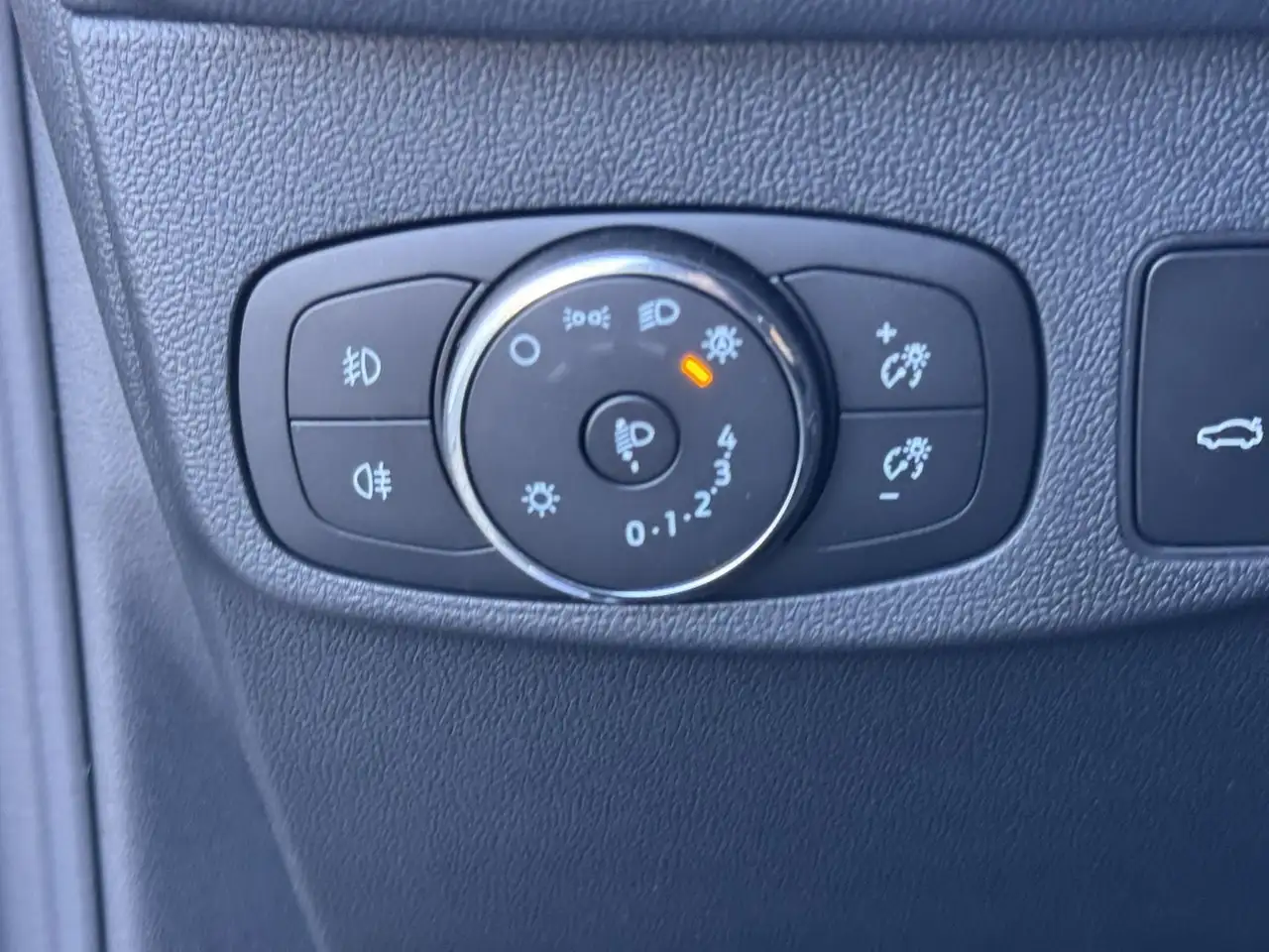Ford Focus ST-Line X 1.0 Bhzb. Frontscheibe AHK CarPl — معرض صور السيارة 17