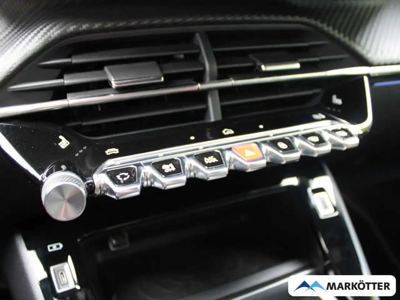 Peugeot 208 Hybrid 100 GT — معرض صور السيارة 28