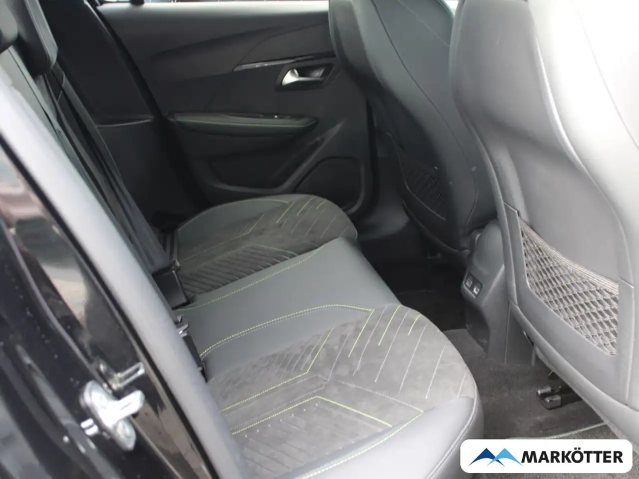 Peugeot 208 Hybrid 100 GT — معرض صور السيارة 21