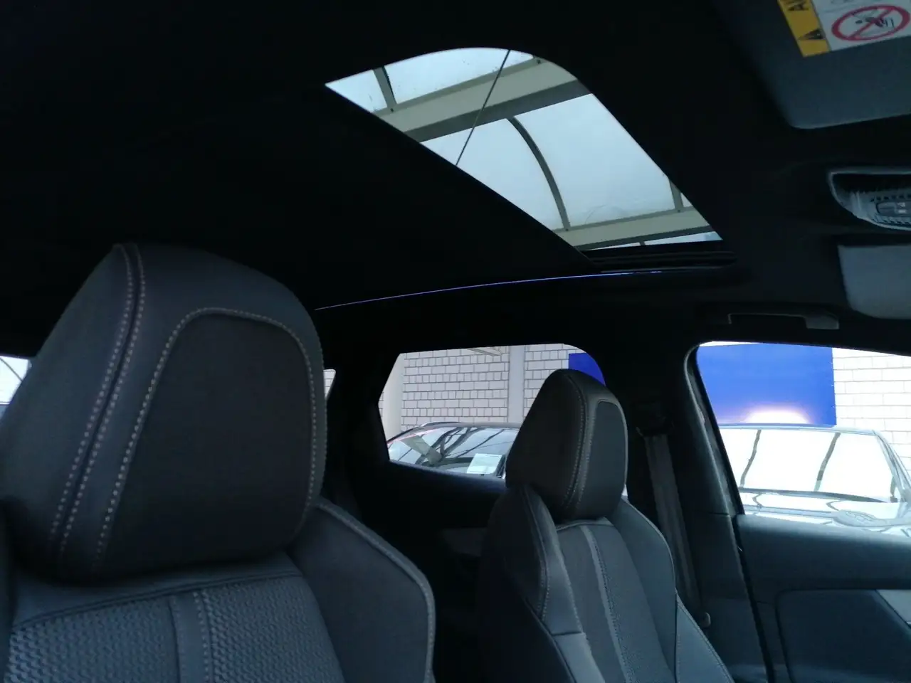 Peugeot 3008 Hybrid 136 e-DSC6 GT ACC LED Navi PDC Pano — معرض صور السيارة 16