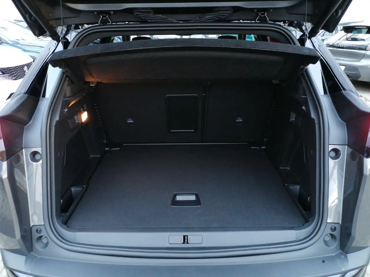Peugeot 3008 Hybrid 136 e-DSC6 GT ACC LED Navi PDC Pano — معرض صور السيارة 13