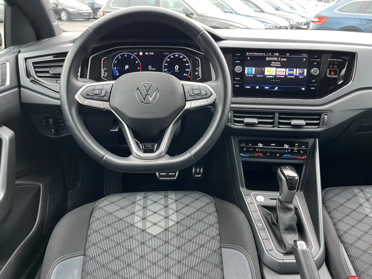 Volkswagen Taigo 1.0 TSI DSG R-Line 125€ m.20% Anz. AHK PANO RFK — Galería del vehículo 16