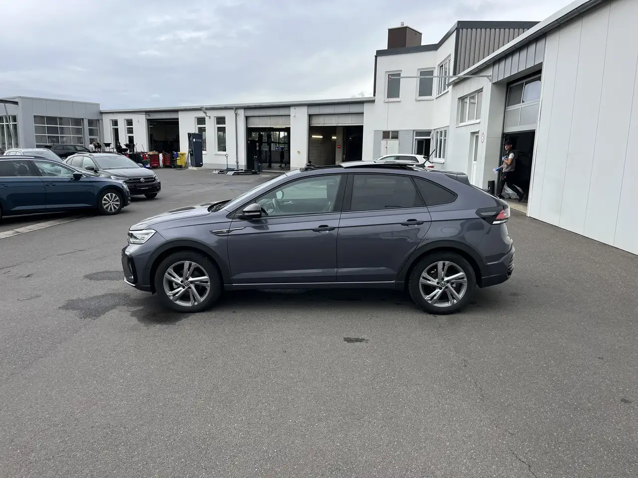 Volkswagen Taigo 1.0 TSI DSG R-Line 125€ m.20% Anz. AHK PANO RFK — Galería del vehículo 3