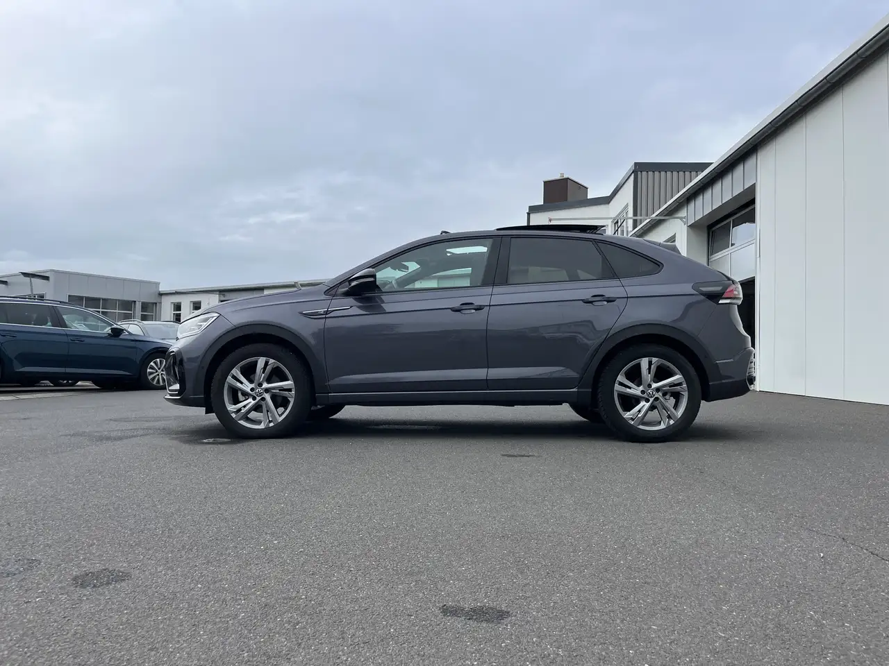 Volkswagen Taigo 1.0 TSI DSG R-Line 125€ m.20% Anz. AHK PANO RFK — Galería del vehículo 2