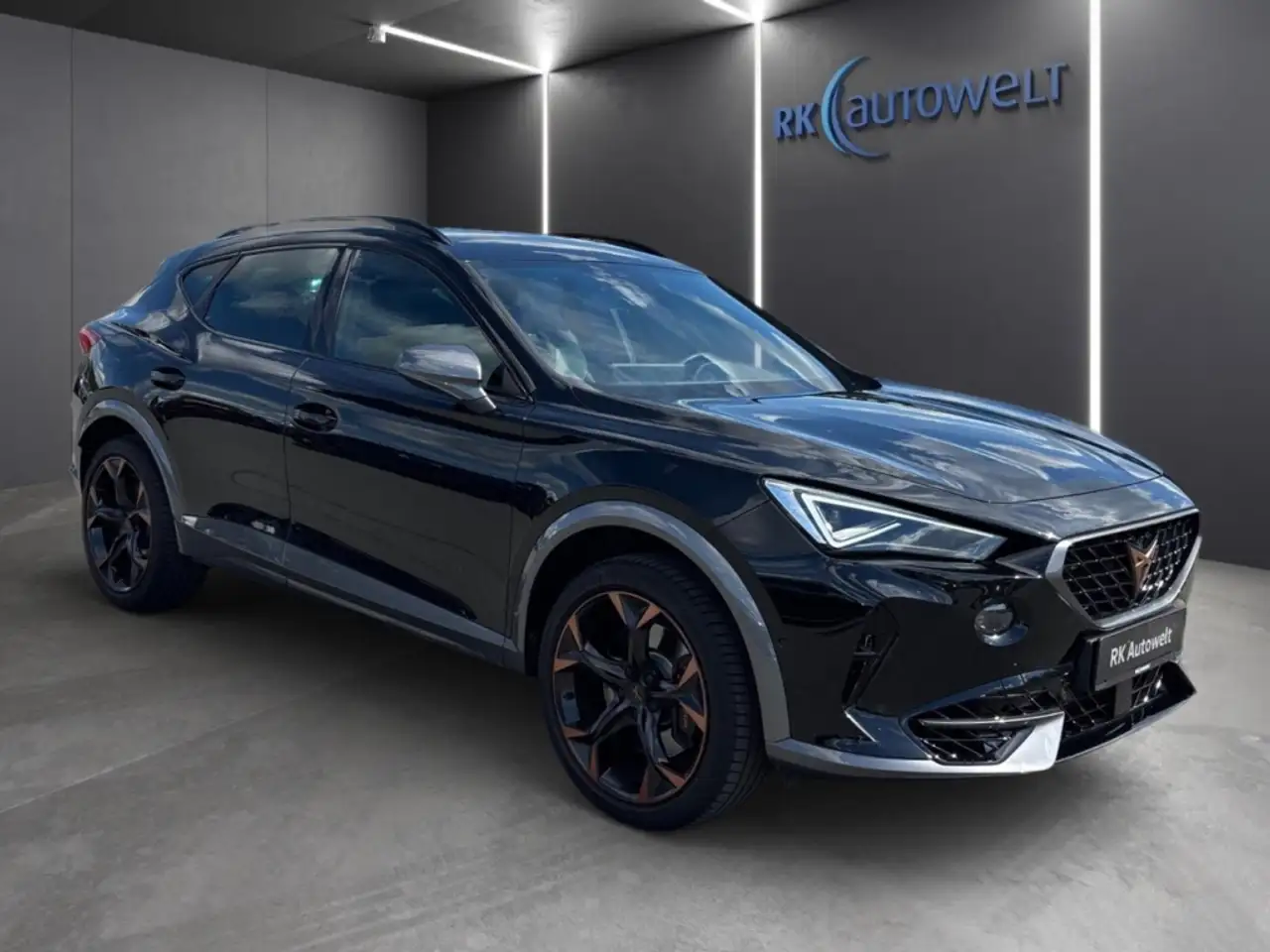 CUPRA Formentor VZ 4Drive Matrix Kamera Navi FullLink — Vehicle gallery 2