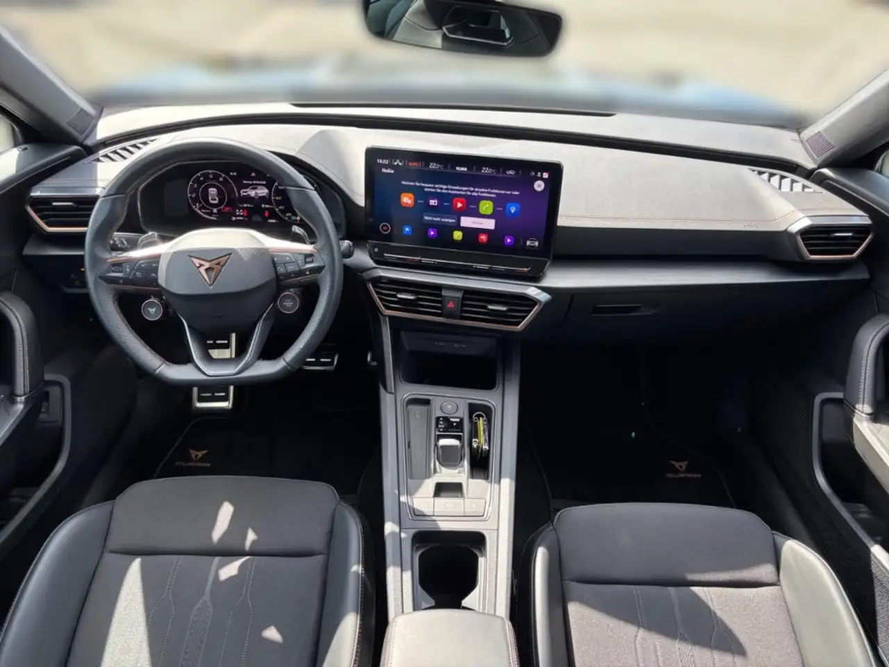 CUPRA Formentor VZ 4Drive Matrix Kamera Navi FullLink — Vehicle gallery 17