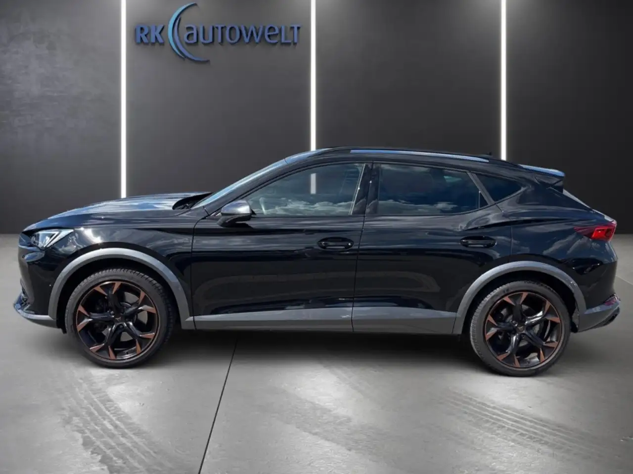 CUPRA Formentor VZ 4Drive Matrix Kamera Navi FullLink — Vehicle gallery 6