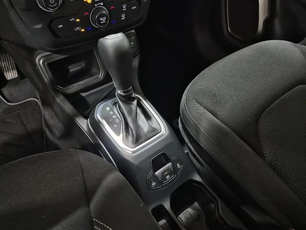 Jeep Renegade eHybrid Altitude 1.5 MHEV 130hp Dct Fwd — Galerie du véhicule 33