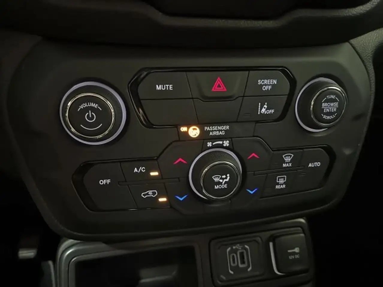 Jeep Renegade eHybrid Altitude 1.5 MHEV 130hp Dct Fwd — Galerie du véhicule 30