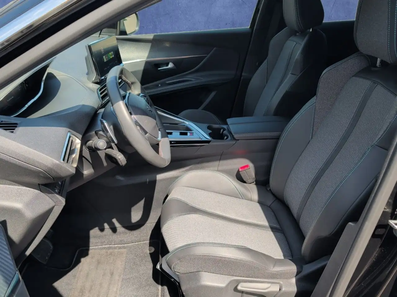 Peugeot 3008 Allure Pack 136 Hybrid ACC+Sitzhzg.+AHK+LED — Galería del vehículo 12