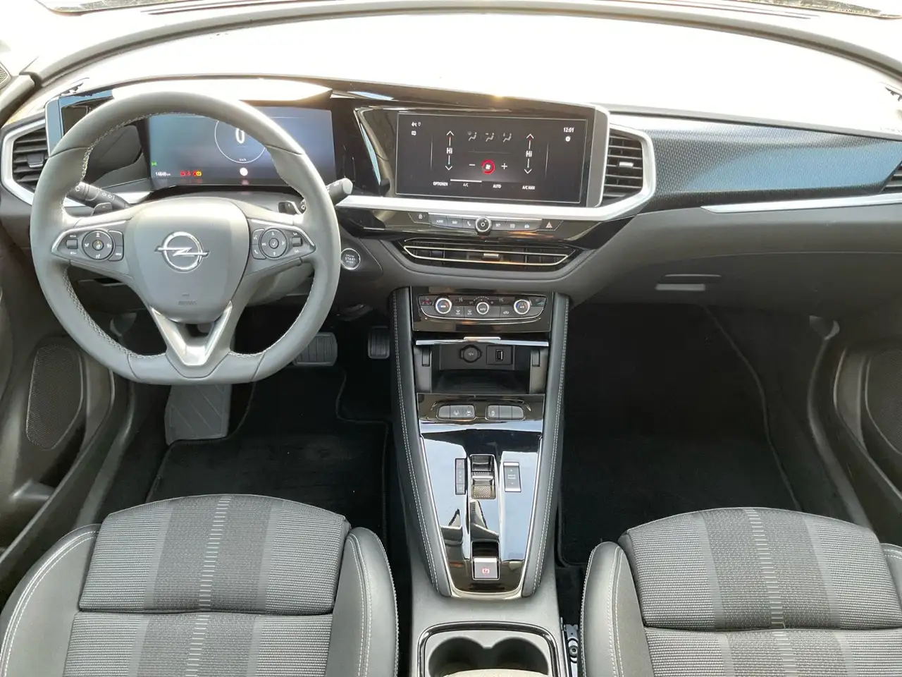Opel Grandland 1.2 Turbo GS-LINE mit nur 14.848 KM — Vehicle gallery 12