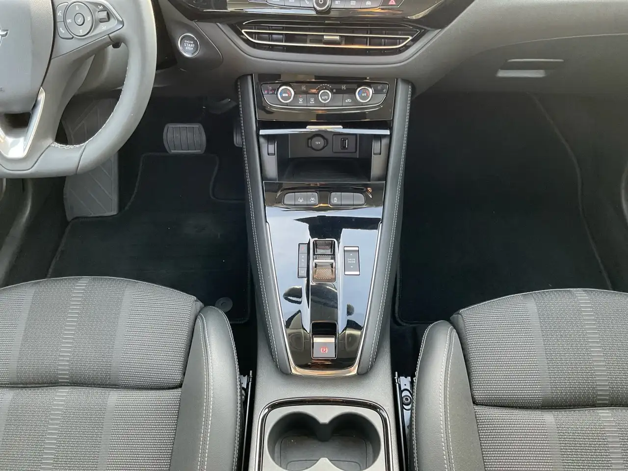 Opel Grandland 1.2 Turbo GS-LINE mit nur 14.848 KM — Vehicle gallery 13